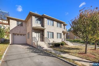 157 English Street B, Fort Lee, NJ 07024