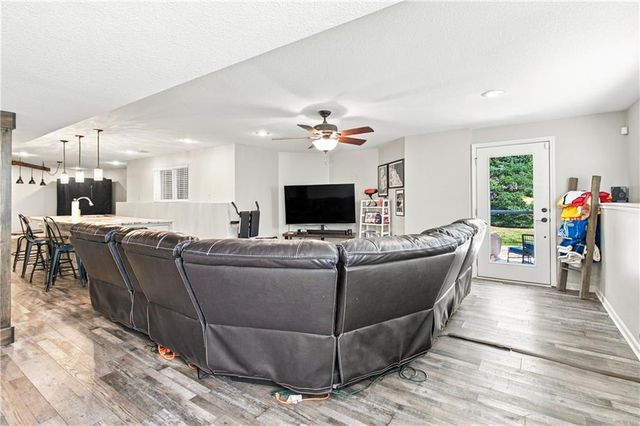 1115 N Glenview Avenue, Independence, MO 64056