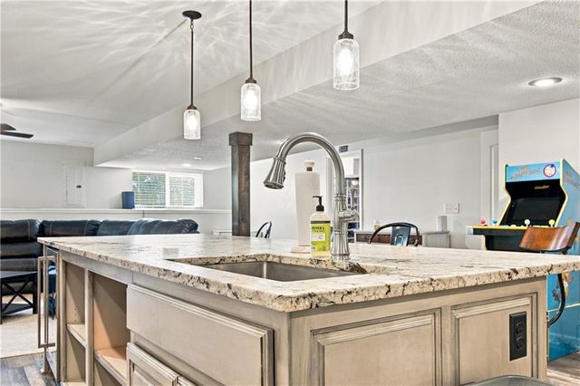 1115 N Glenview Avenue, Independence, MO 64056