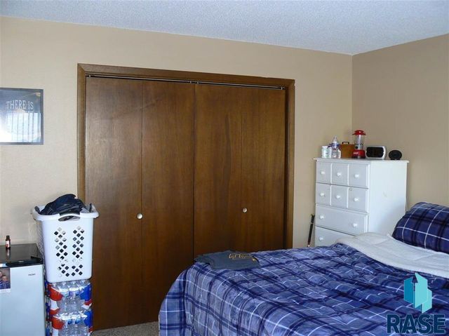 3005 S Cliff Ave Avenue, Sioux Falls, SD 57105