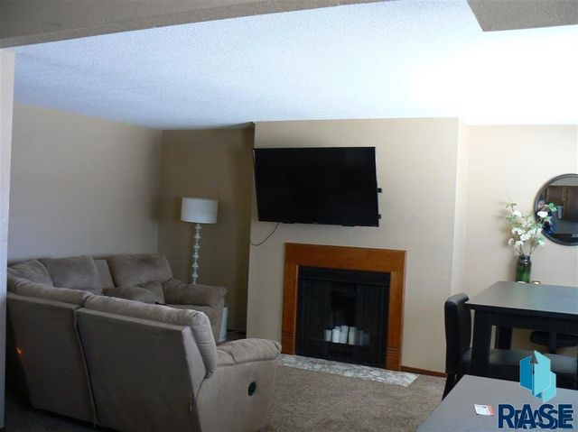 3005 S Cliff Ave Avenue, Sioux Falls, SD 57105