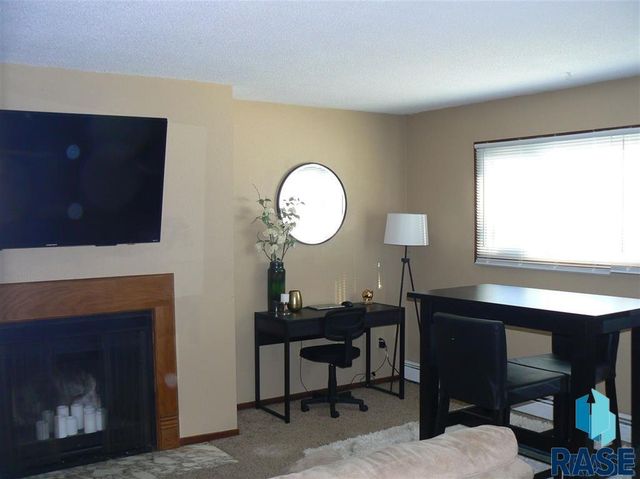 3005 S Cliff Ave Avenue, Sioux Falls, SD 57105