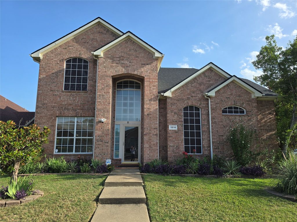 1516 Fallcreek Court, Allen, TX 75002