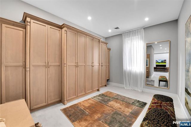 4 Crescent Court, Fort Lee, NJ 07024