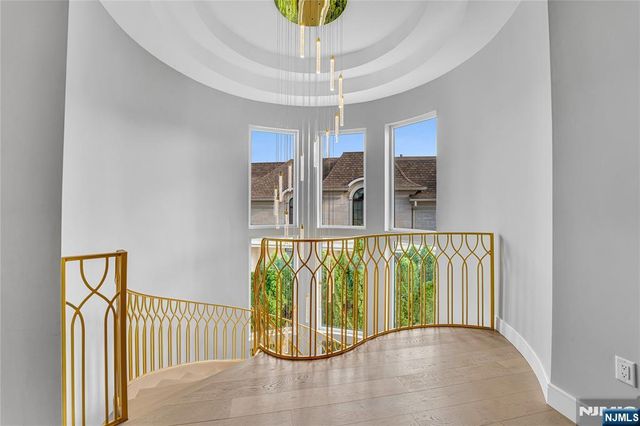 4 Crescent Court, Fort Lee, NJ 07024