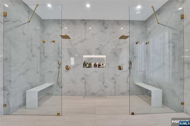 4 Crescent Court, Fort Lee, NJ 07024