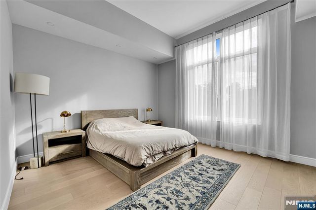 4 Crescent Court, Fort Lee, NJ 07024
