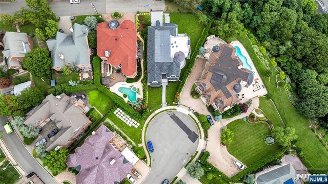 4 Crescent Court, Fort Lee, NJ 07024
