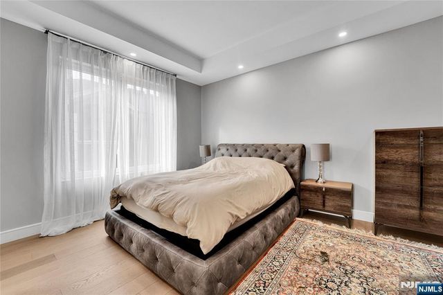 4 Crescent Court, Fort Lee, NJ 07024