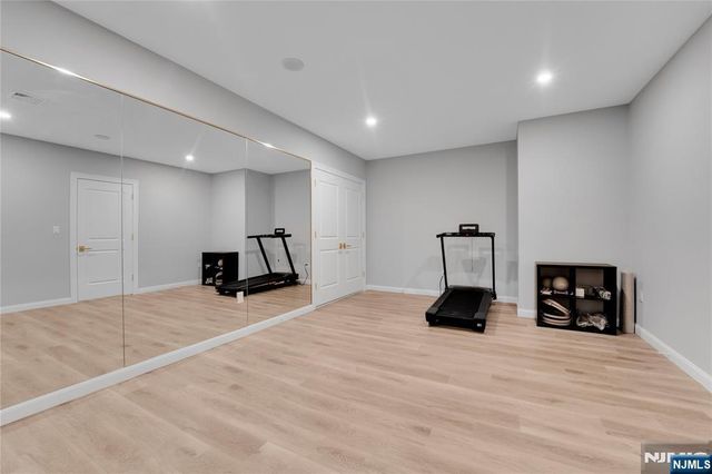 4 Crescent Court, Fort Lee, NJ 07024