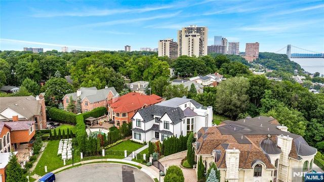 4 Crescent Court, Fort Lee, NJ 07024