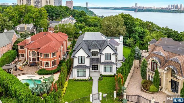 4 Crescent Court, Fort Lee, NJ 07024