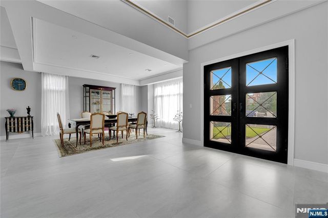 4 Crescent Court, Fort Lee, NJ 07024