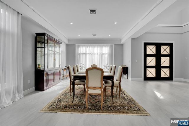 4 Crescent Court, Fort Lee, NJ 07024
