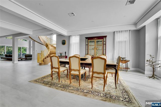 4 Crescent Court, Fort Lee, NJ 07024