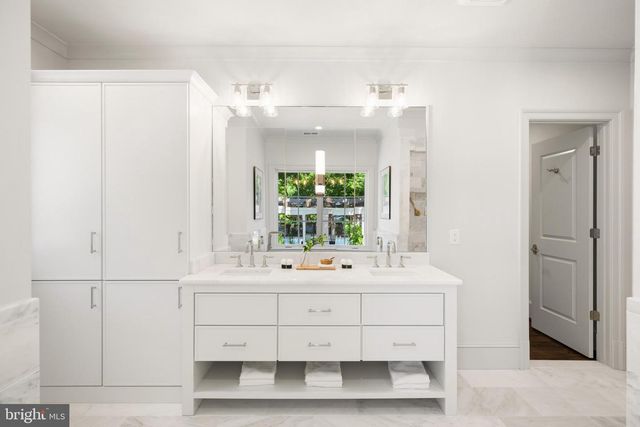 3022 44TH PL NW, Washington, DC 20016