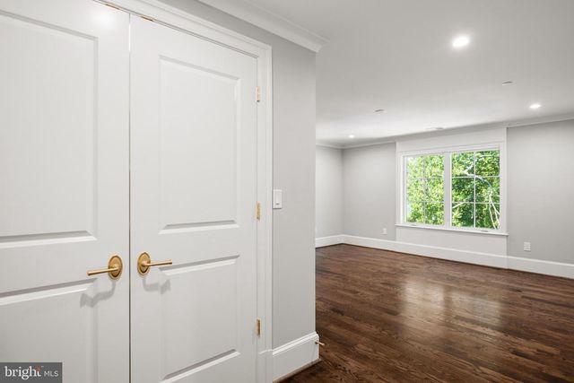 3022 44TH PL NW, Washington, DC 20016