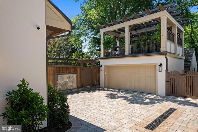 3022 44TH PL NW, Washington, DC 20016