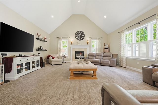 42 Shining Rock Dr, Northbridge, MA 01534
