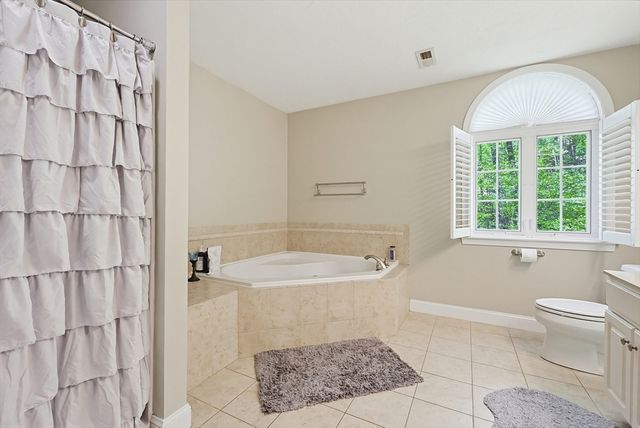 42 Shining Rock Dr, Northbridge, MA 01534