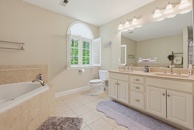 42 Shining Rock Dr, Northbridge, MA 01534