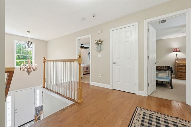 42 Shining Rock Dr, Northbridge, MA 01534