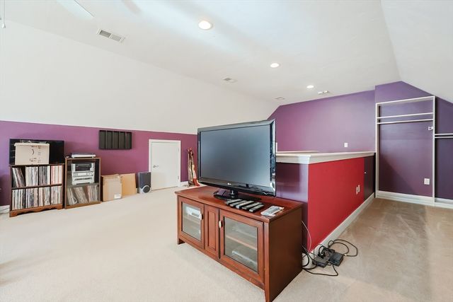 42 Shining Rock Dr, Northbridge, MA 01534