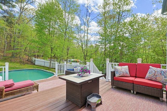 42 Shining Rock Dr, Northbridge, MA 01534