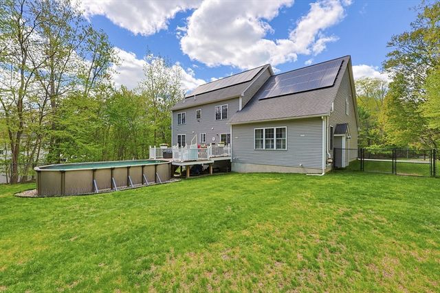 42 Shining Rock Dr, Northbridge, MA 01534