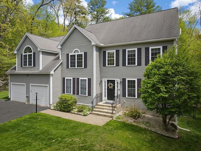 42 Shining Rock Dr, Northbridge, MA 01534