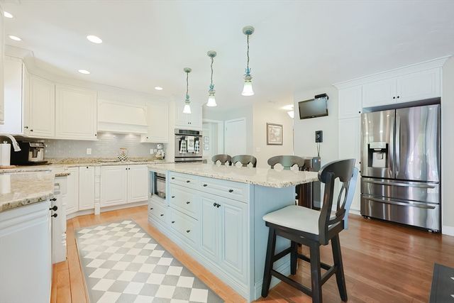 42 Shining Rock Dr, Northbridge, MA 01534
