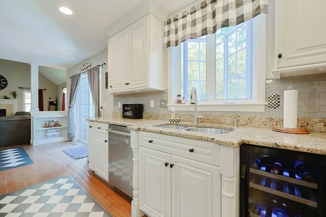 42 Shining Rock Dr, Northbridge, MA 01534