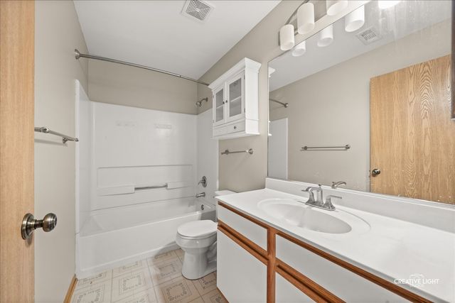 2477 Smithfield Court, Aurora, IL 60503