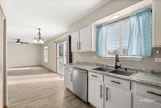 2477 Smithfield Court, Aurora, IL 60503