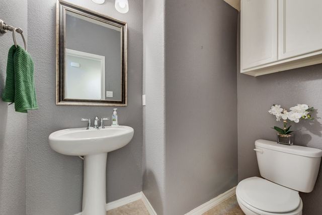 13 Mapleridge Drive, Edgecliff Village, TX 76134