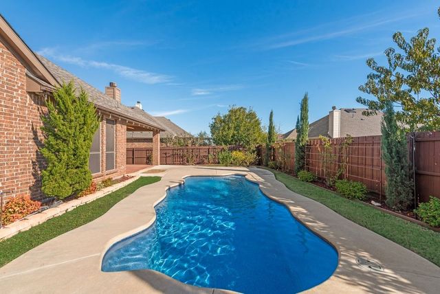 13 Mapleridge Drive, Edgecliff Village, TX 76134