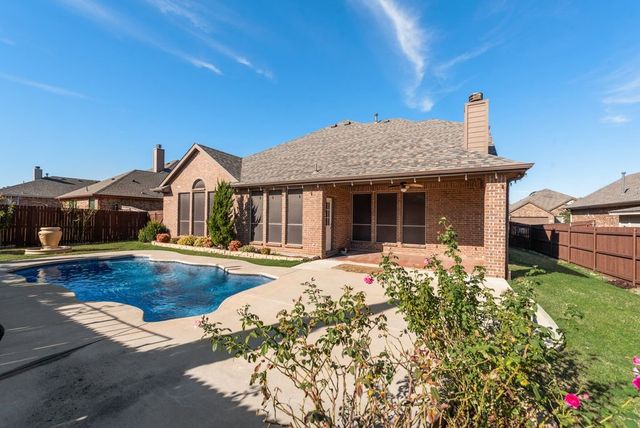 13 Mapleridge Drive, Edgecliff Village, TX 76134