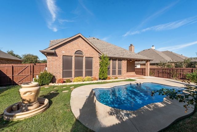 13 Mapleridge Drive, Edgecliff Village, TX 76134