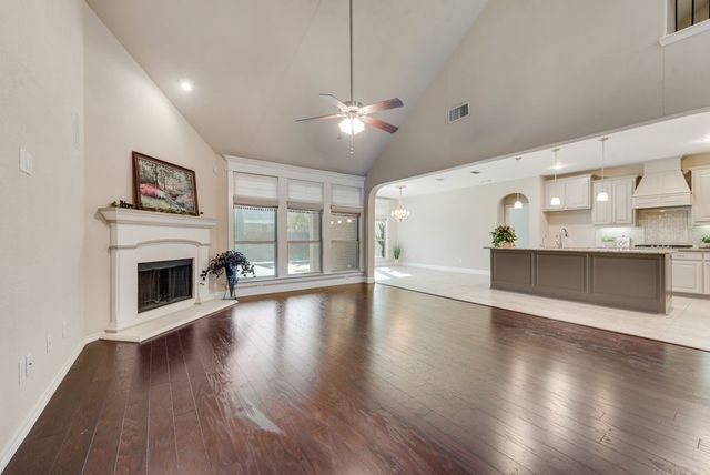 13 Mapleridge Drive, Edgecliff Village, TX 76134