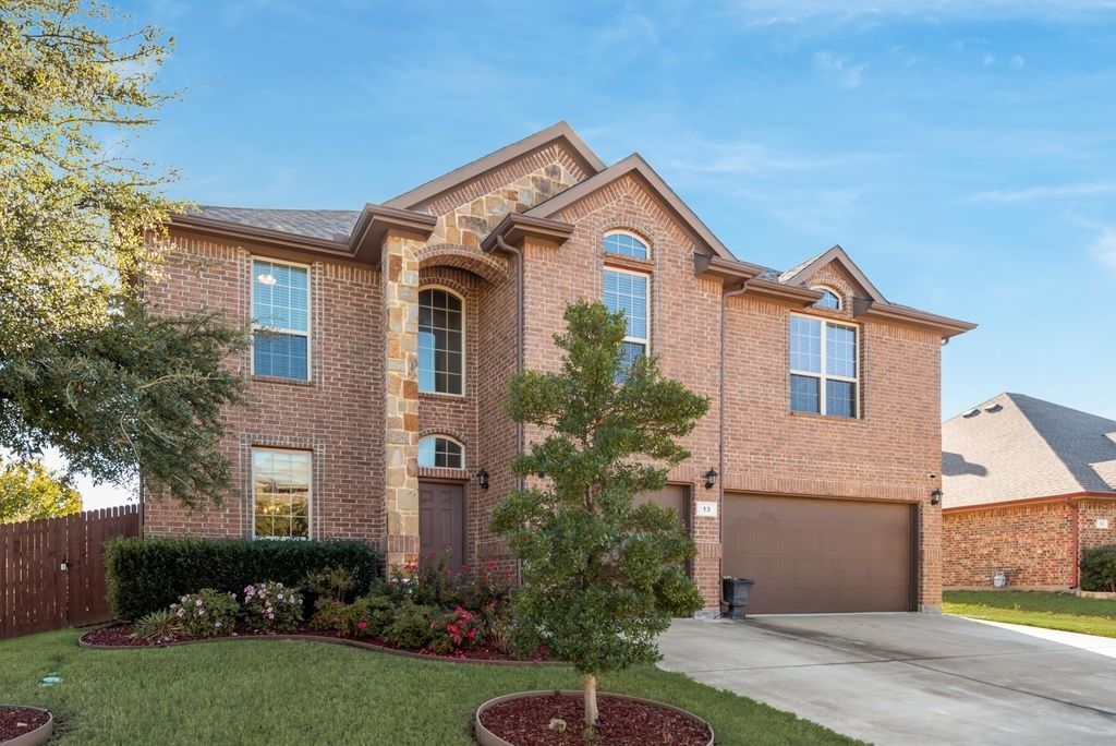 13 Mapleridge Drive, Edgecliff Village, TX 76134