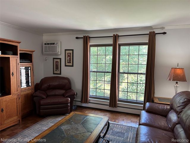 9870 Cambridge Court 2, Green Oak Township, MI 48178