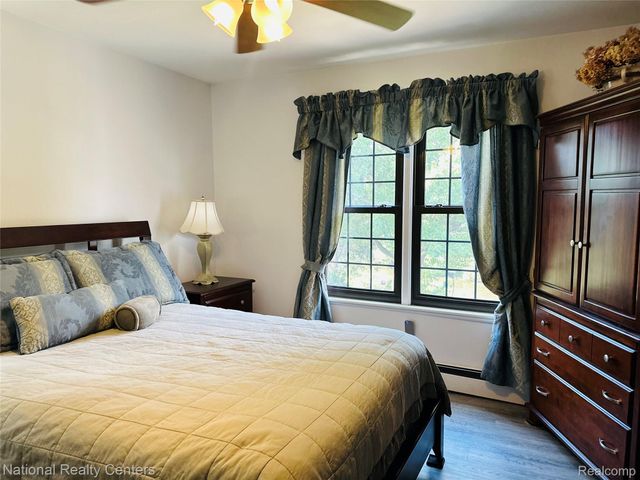 9870 Cambridge Court 2, Green Oak Township, MI 48178