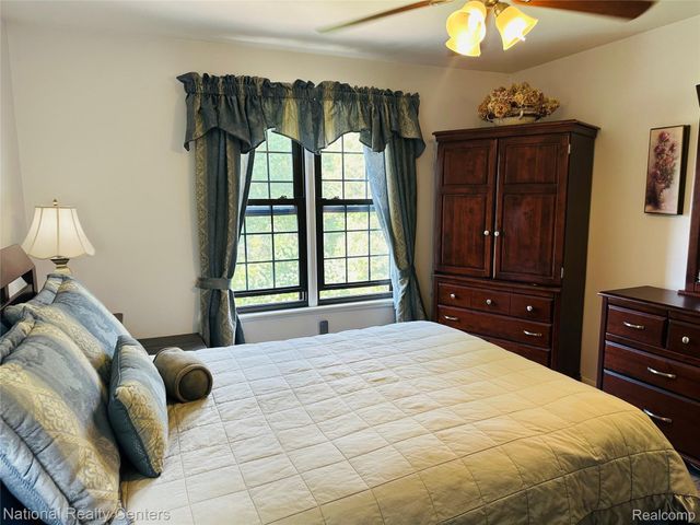 9870 Cambridge Court 2, Green Oak Township, MI 48178