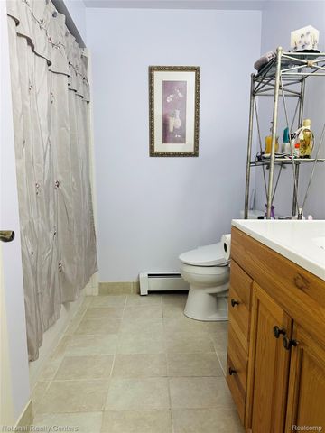 9870 Cambridge Court 2, Green Oak Township, MI 48178