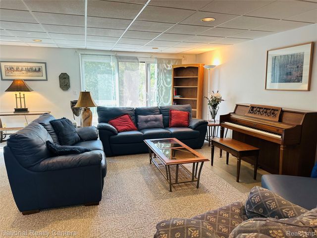 9870 Cambridge Court 2, Green Oak Township, MI 48178