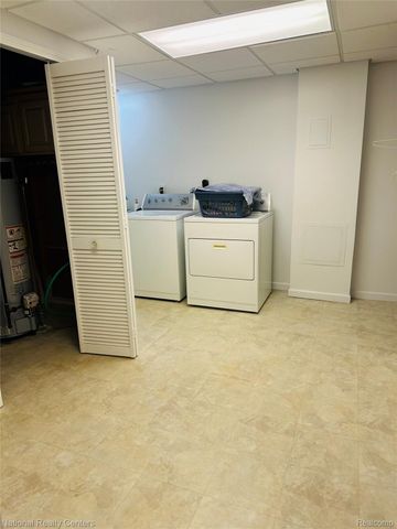 9870 Cambridge Court 2, Green Oak Township, MI 48178