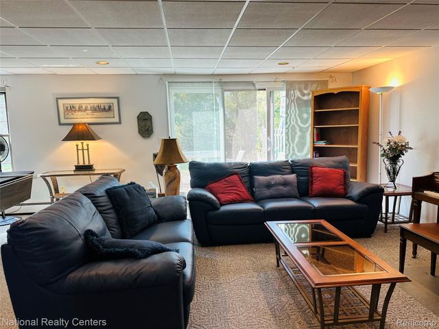 9870 Cambridge Court 2, Green Oak Township, MI 48178