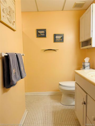 9870 Cambridge Court 2, Green Oak Township, MI 48178