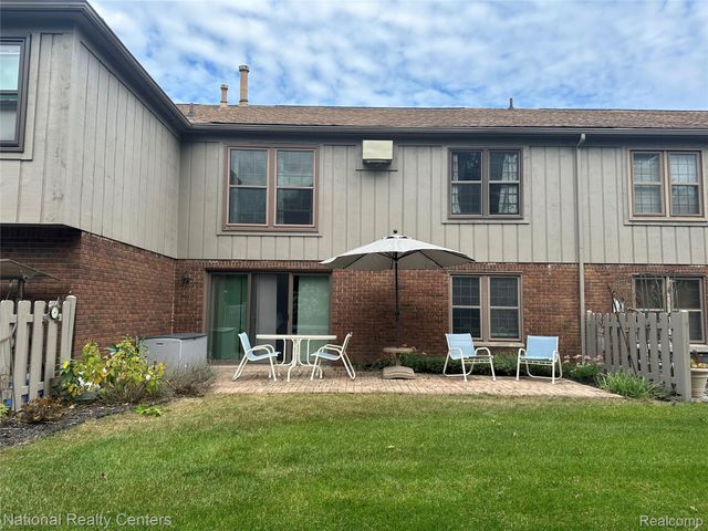 9870 Cambridge Court 2, Green Oak Township, MI 48178