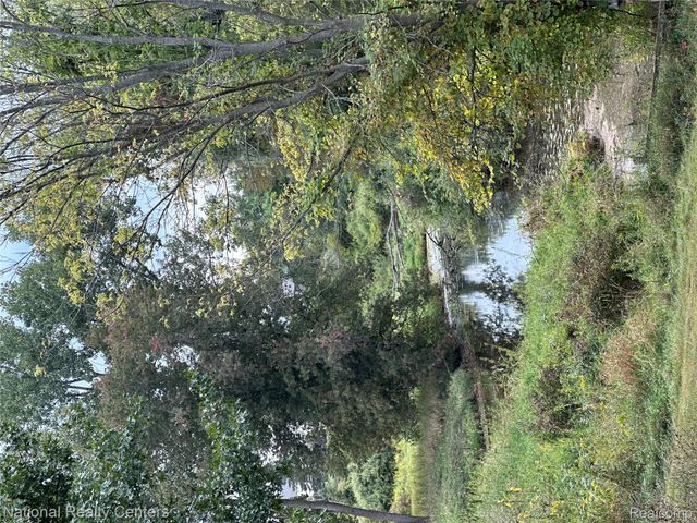 9870 Cambridge Court 2, Green Oak Township, MI 48178